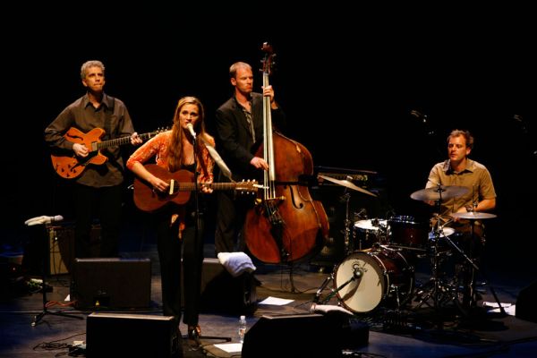 madeleinepeyroux6EFA93E2-065B-1E51-BCFF-1A198BEAB4DD.jpg