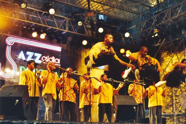 ladysmith-black-manbazo-19989A91DDD8-4B3B-1FEC-7C02-DBDBB0E76CD7.jpg