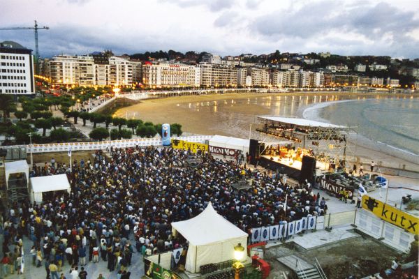 terraza-ayuntamiento-19984DC59B66-5ACA-06B3-003C-01548B31B7E5.jpg