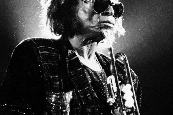 miles-davis19CCC030D-BCA6-1211-8977-346CE98446FC.jpg