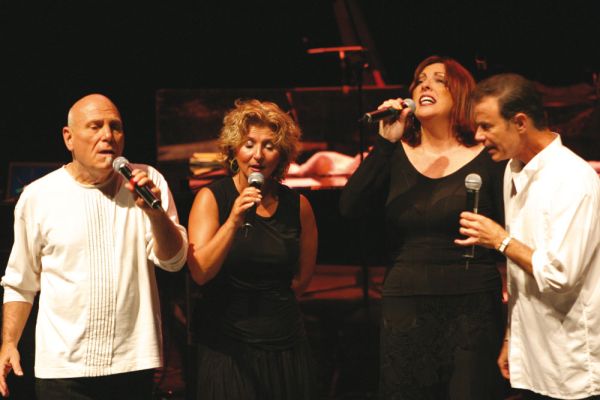 manhattan-transfer-200413ED46A14-01B3-4275-769E-23C2C44AB079.jpg