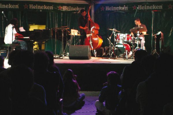 robert-glasper-20041C5A6EE8E-6EF0-5FF9-0CD7-06AC24D7AAFF.jpg