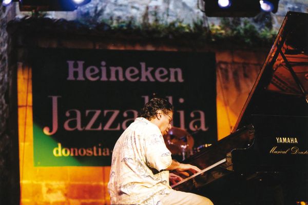 chick-corea-2002-02188F45231-12D4-712F-9CFA-87071FD279AD.jpg