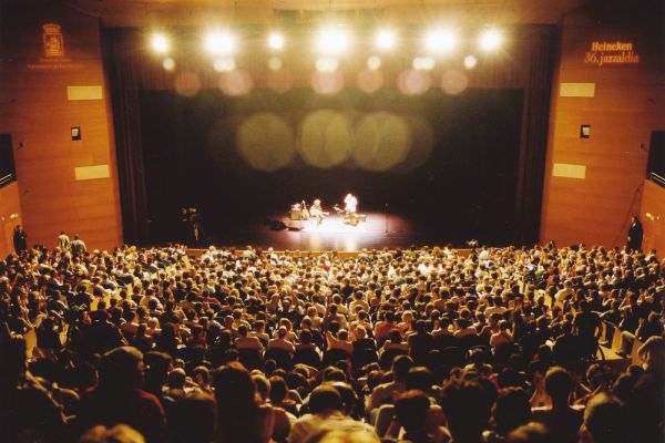 auditorio-kursaal-20011A00A7069-12D3-0888-85C0-1EED4871CF77.jpg
