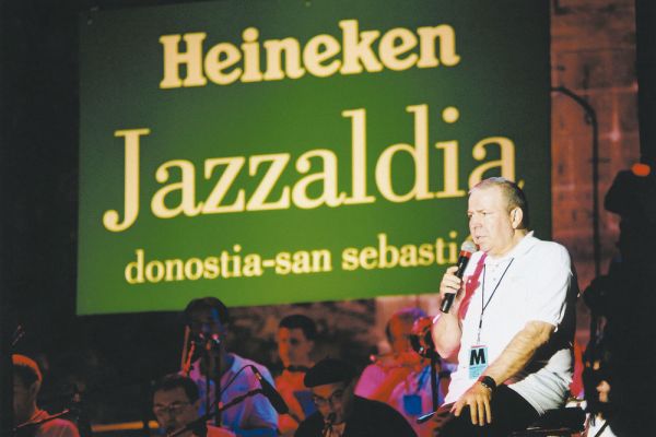 frank-sinatra-2001170BADF63-35B3-51BE-60D1-B7A498CDA6A3.jpg