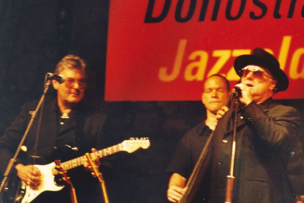 van-morrison-1999-02B7B10AB4-7AEB-3A84-7694-45AD2F698126.jpg